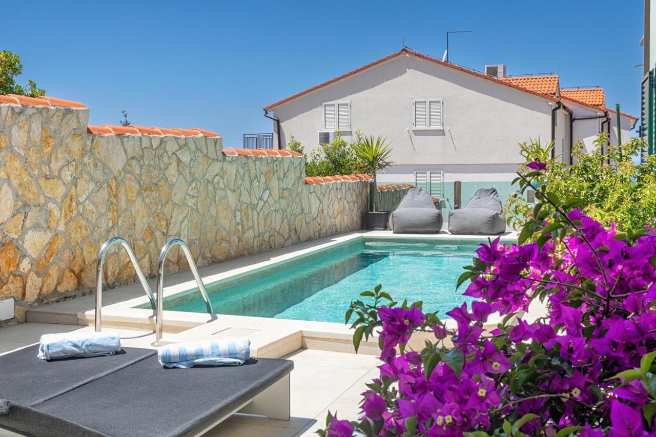 Leilighet Amos With Private Pool